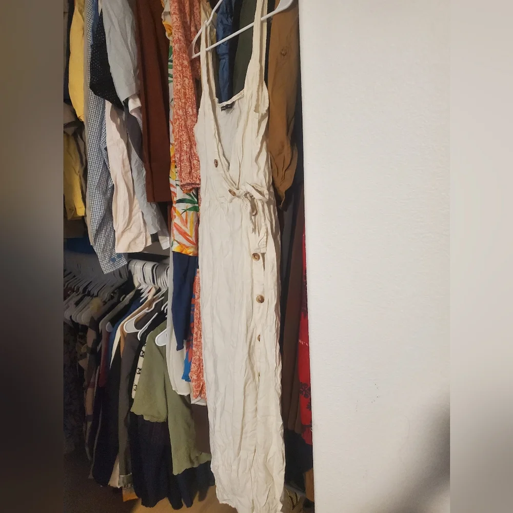 Elegant Cream Button-Down Linen Dress - Picture 2 of 3